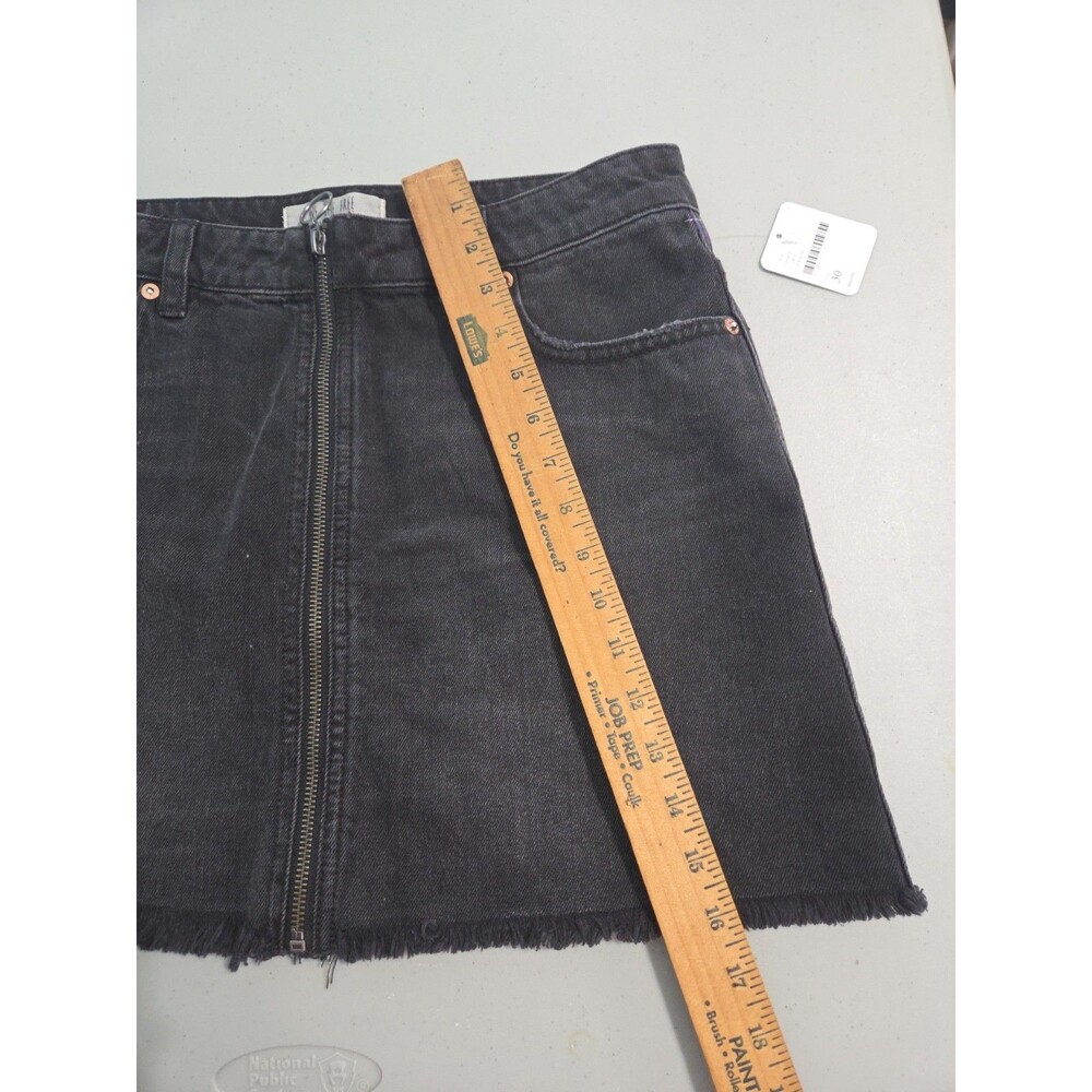 Free People We The Free Black Denim Raw Hem Mini Skirt - Size 30 NEW - Picture 4 of 7